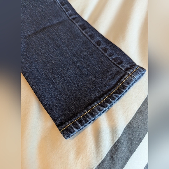 3/$20! Old Navy Boys Super Skinny Jeans - Picture 2 of 8